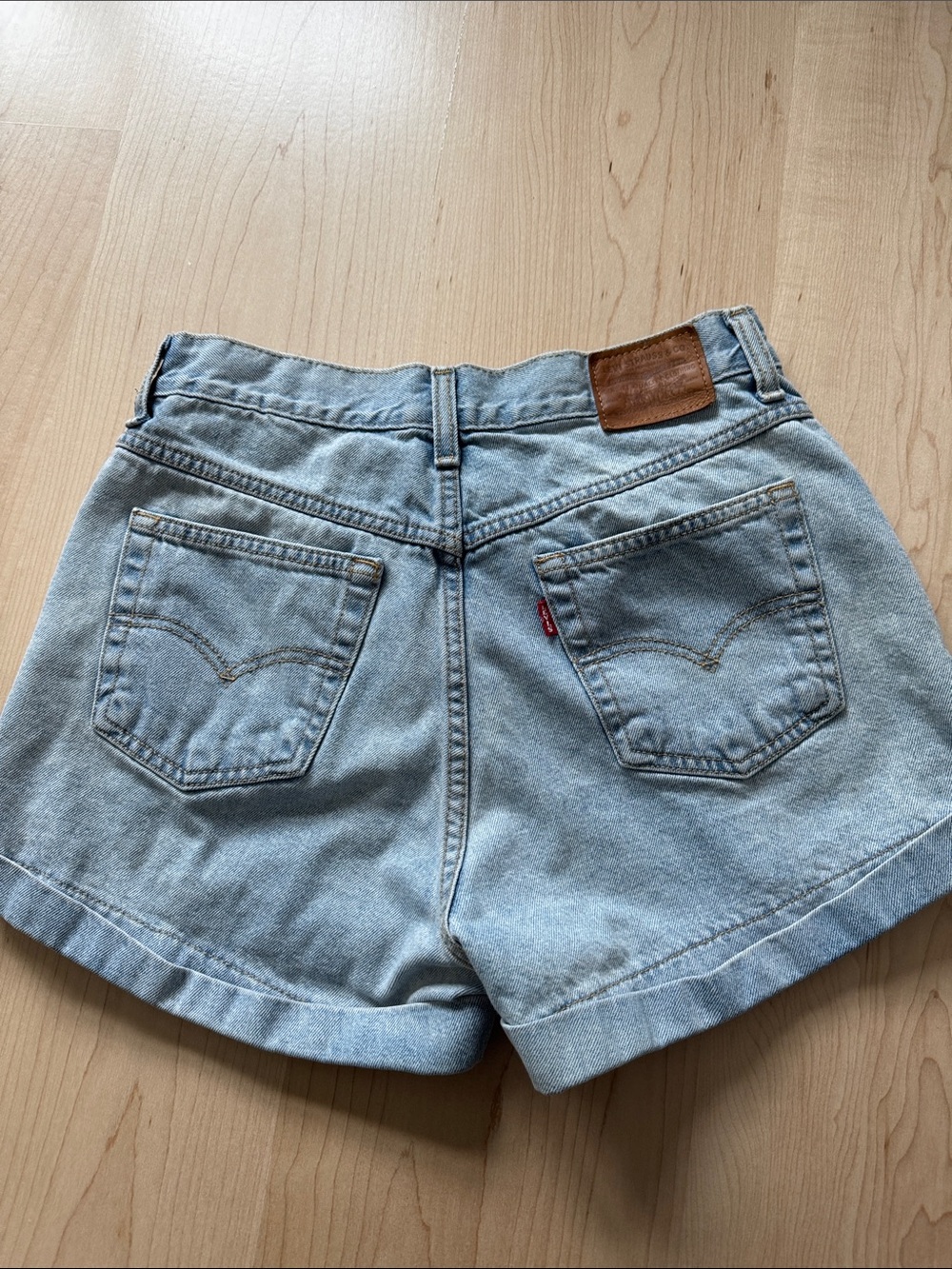 Levi's Premium High Rise Shorts size 28 - Picture 3 of 10